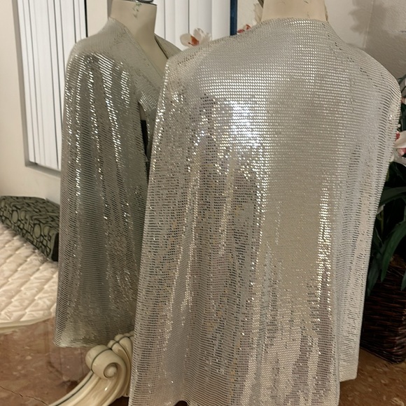 Metal. Cape Blazer for parties Can be dress up on top of the dress or by itself - Picture 5 of 9